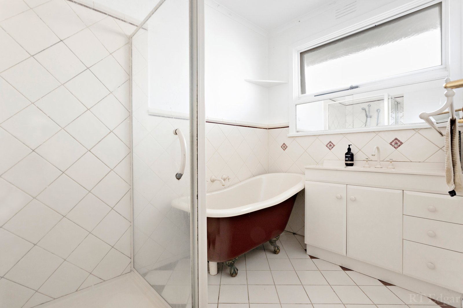 Real Estate and Property in 5 Edgewood Avenue, Burwood East, VIC