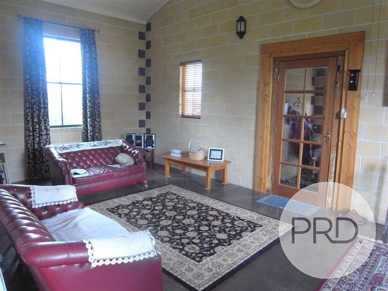 5 Emerson St  TUMBARUMBA 6