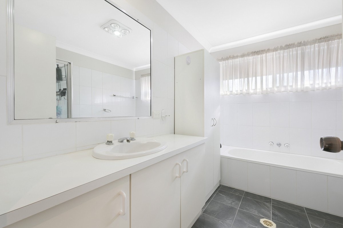 5 Encamp Street Reedy Creek 11