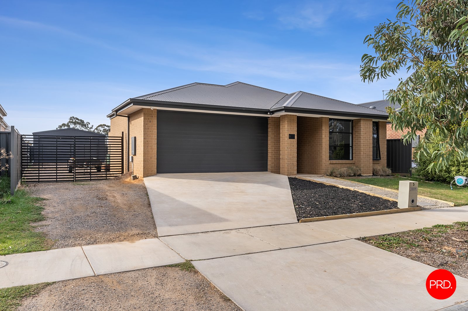 5 Fairfield Boulevard JACKASS FLAT 3