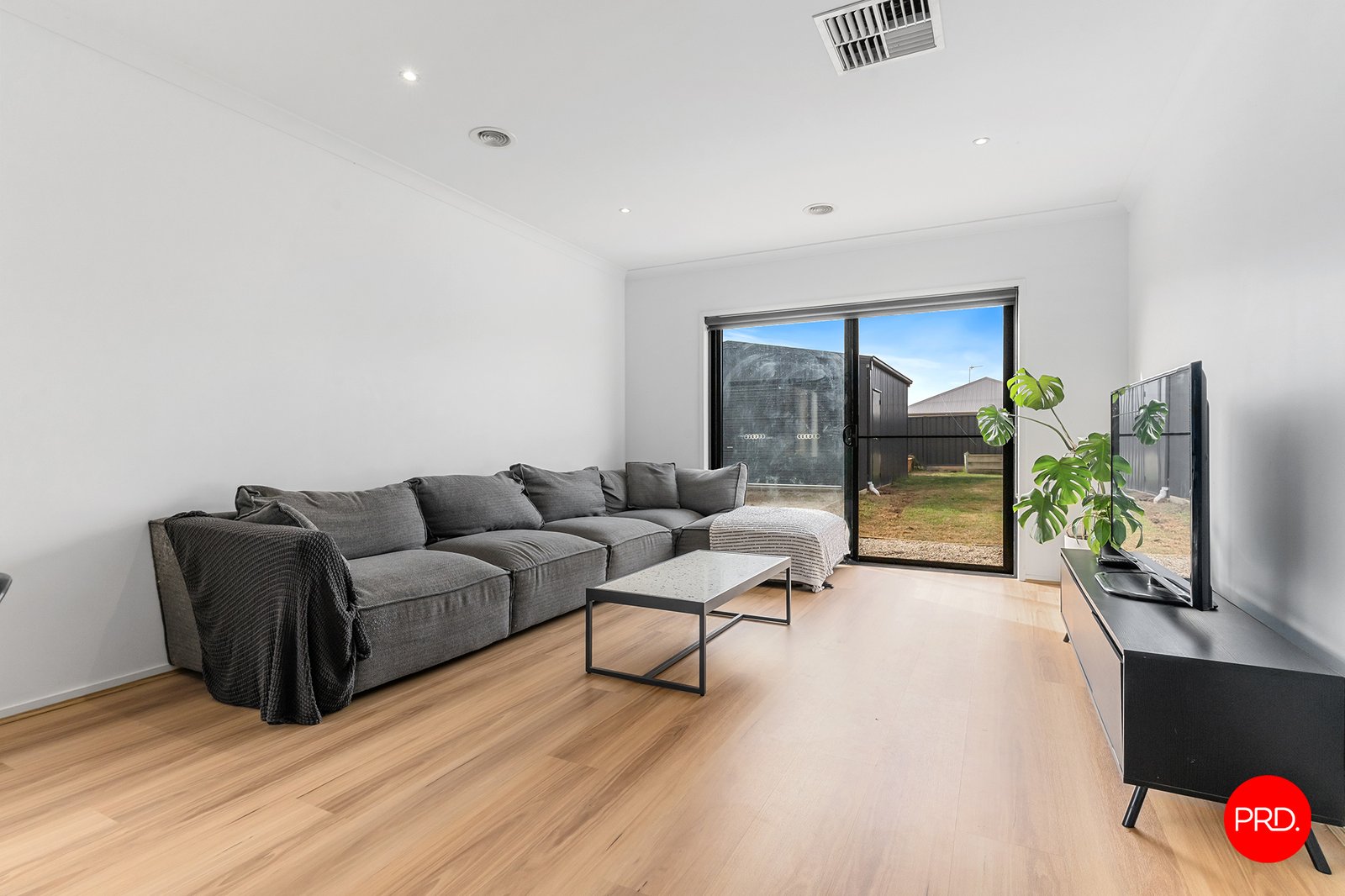 5 Fairfield Boulevard JACKASS FLAT 7