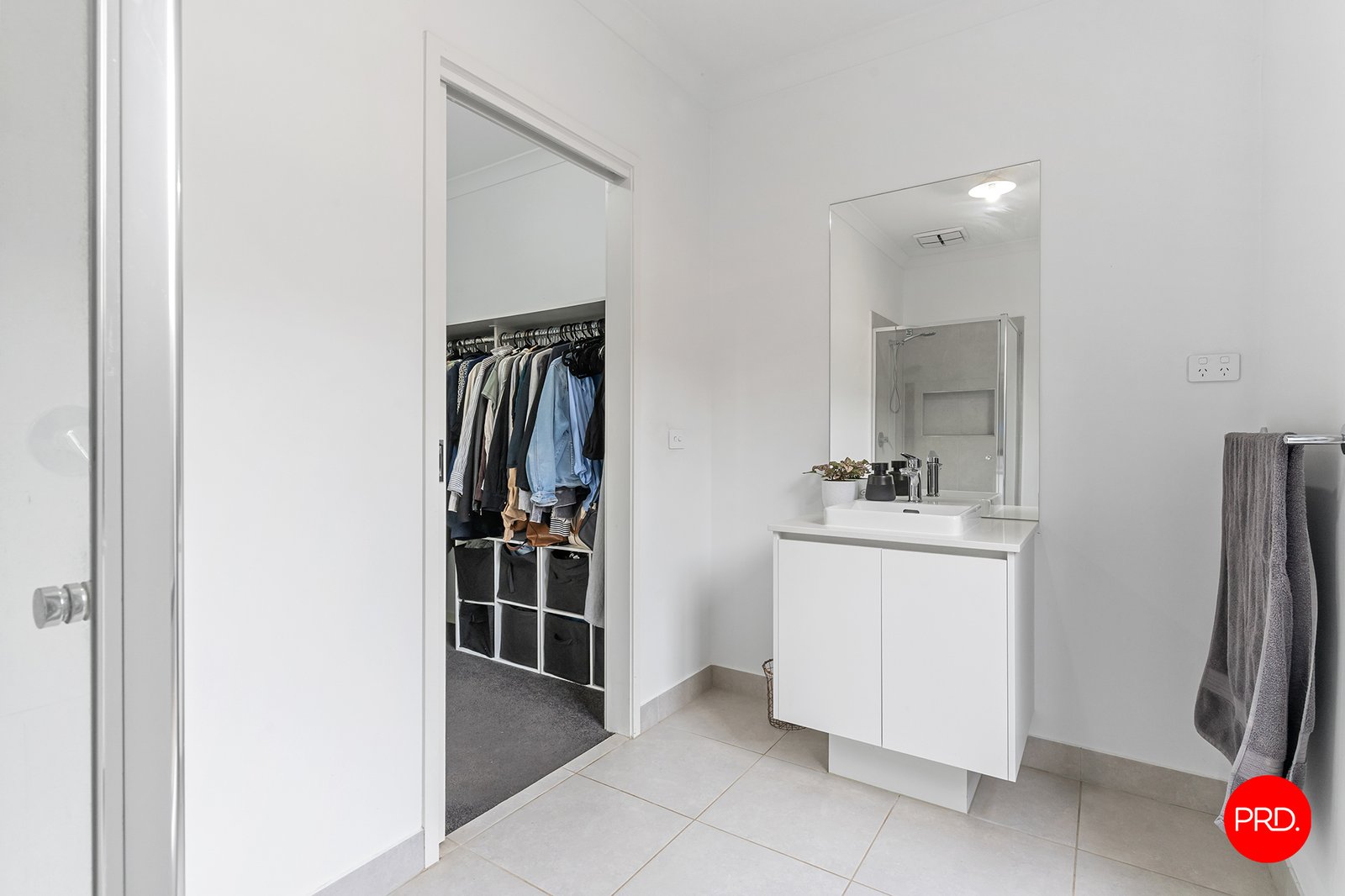 5 Fairfield Boulevard JACKASS FLAT 9