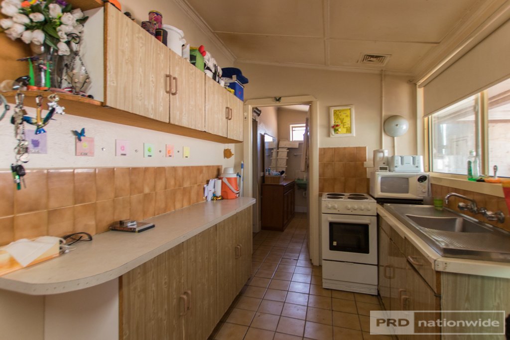 5 Fairway Drive TUMUT 4