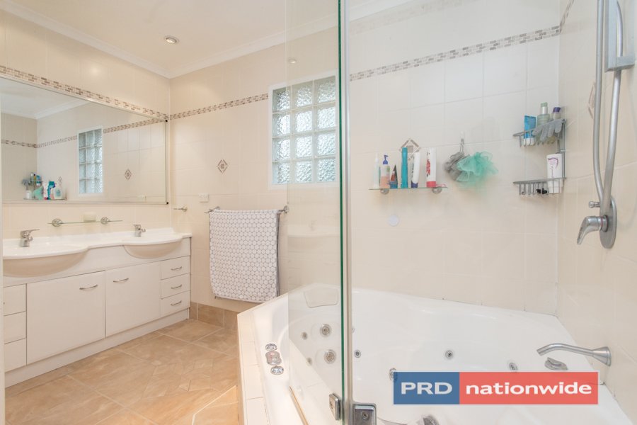 5 Fallowfield Crescent WERRINGTON DOWNS 11