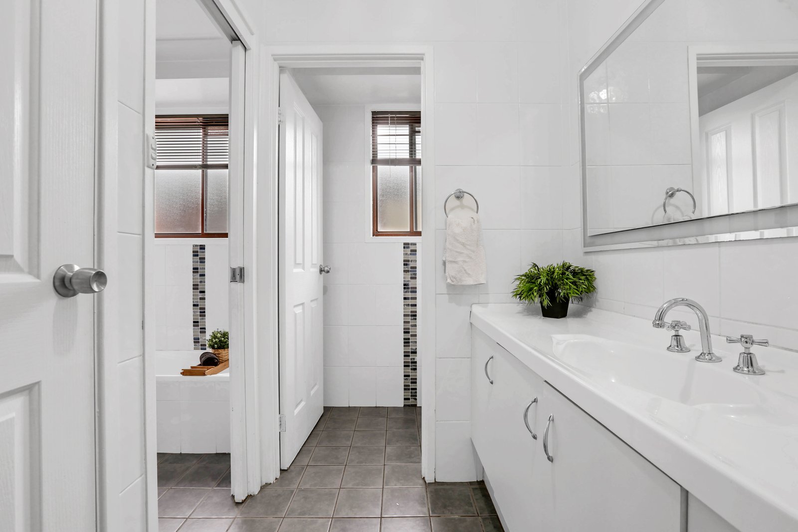 5 Featherwood Place ALBION PARK RAIL 8