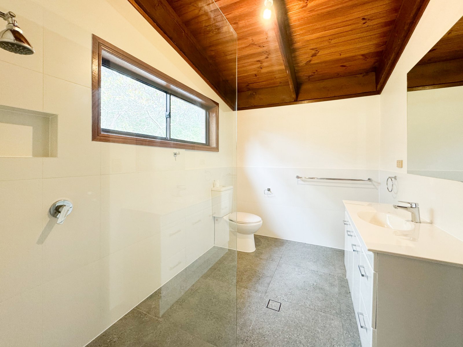 5 Flannel Flower Fairway SHOAL BAY 11