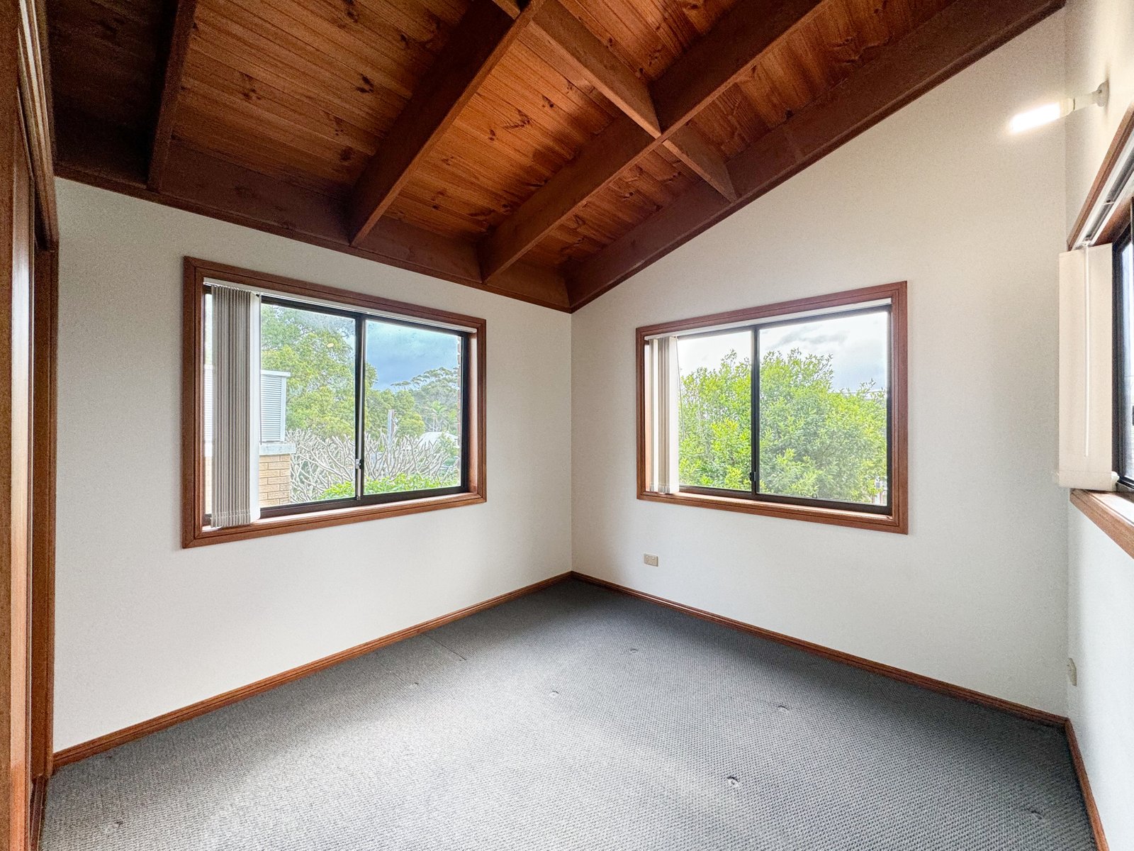 5 Flannel Flower Fairway SHOAL BAY 12