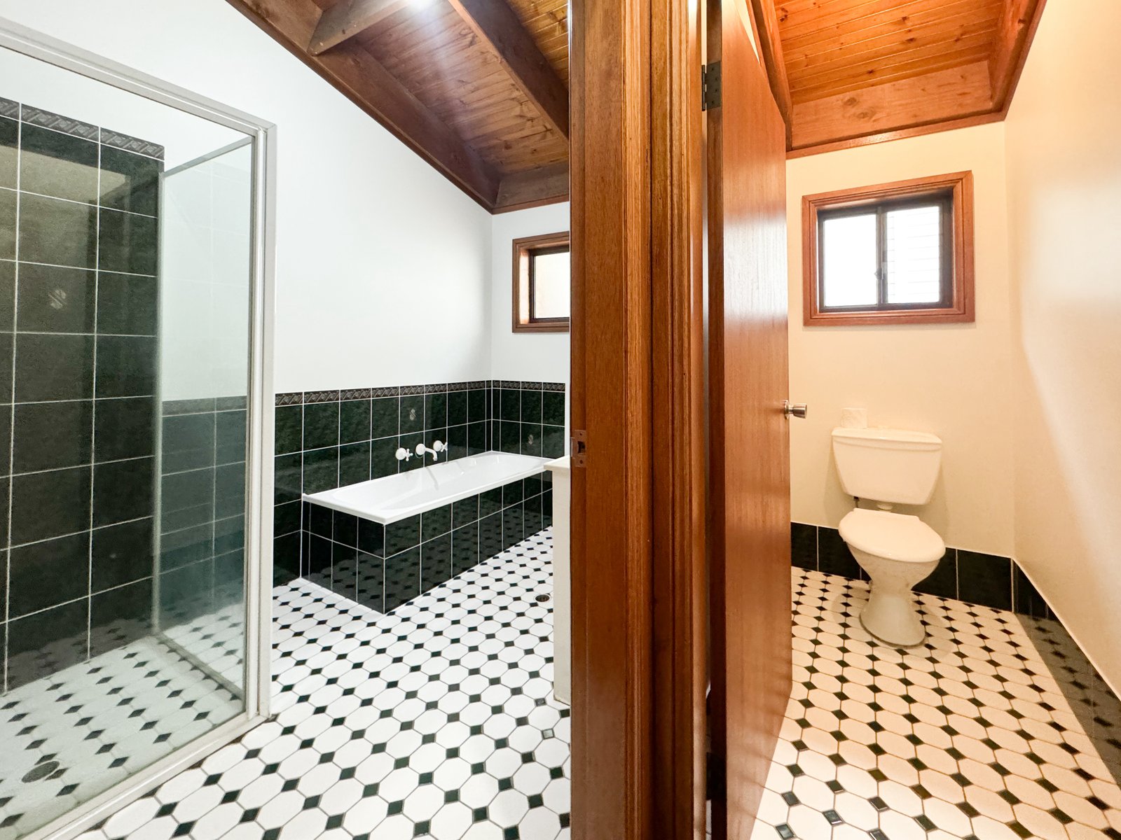 5 Flannel Flower Fairway SHOAL BAY 15