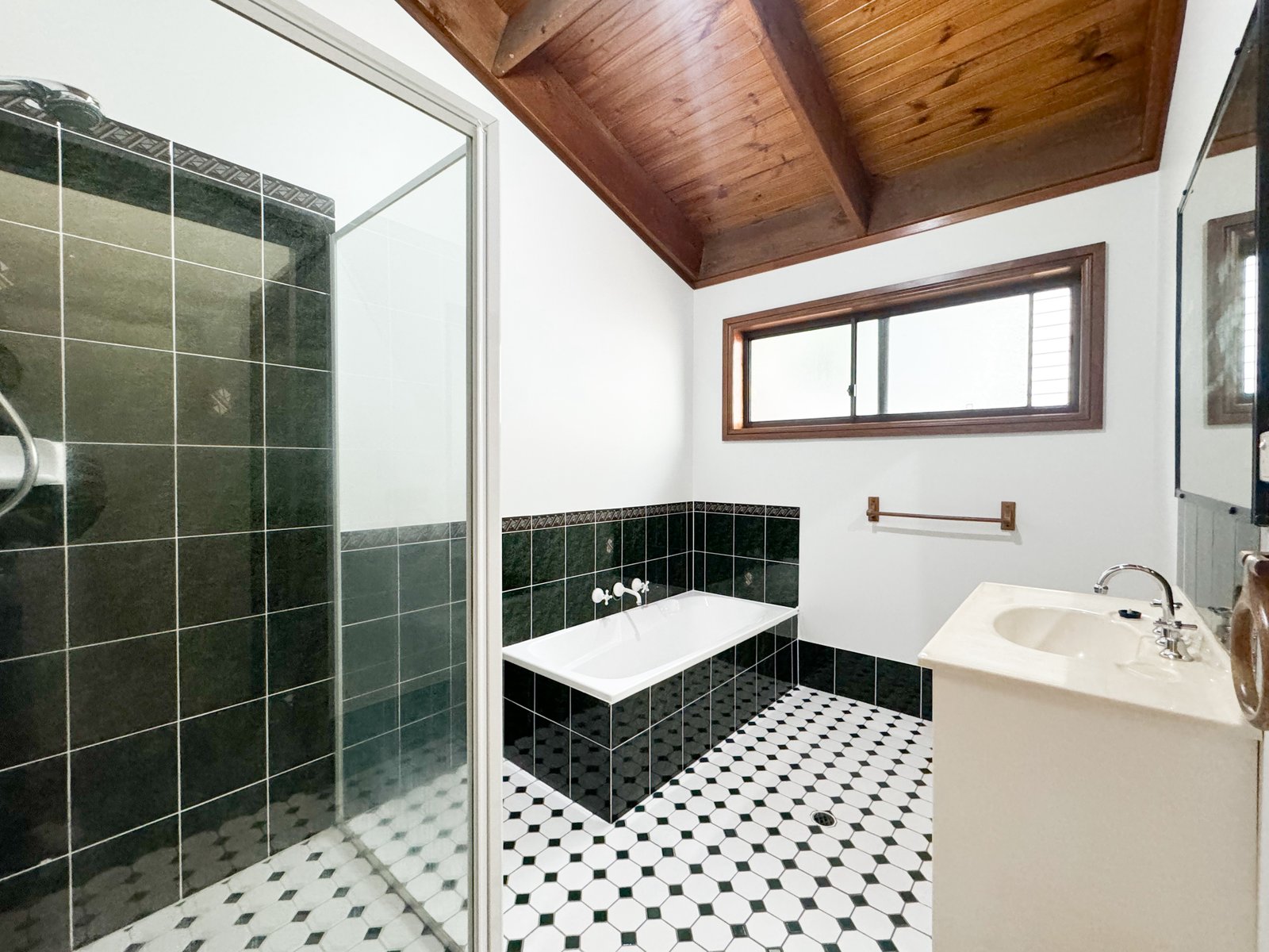 5 Flannel Flower Fairway SHOAL BAY 16