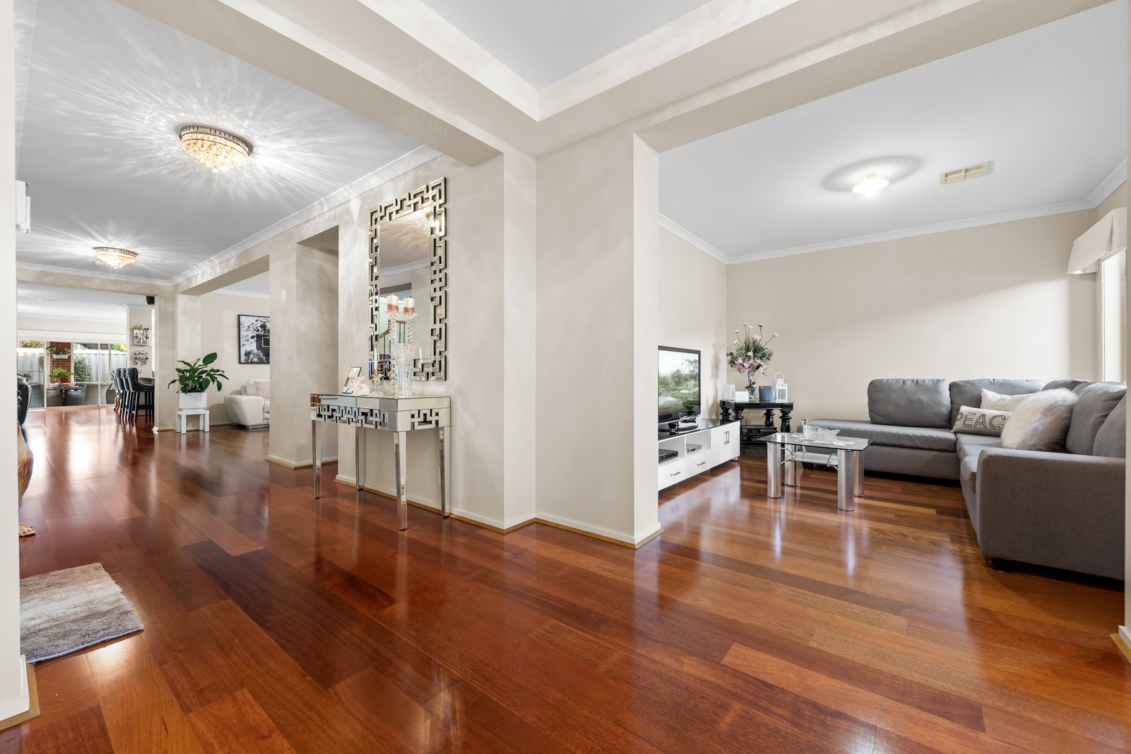 Gallery: 5 Gianluca Avenue