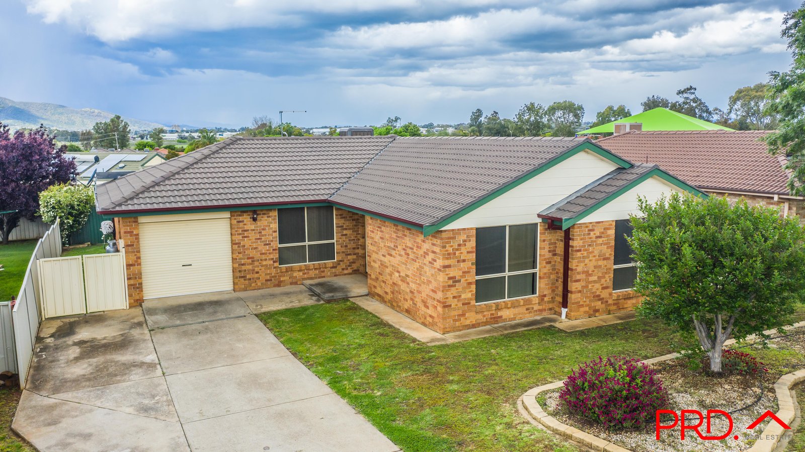 5 Giles Place TAMWORTH 3