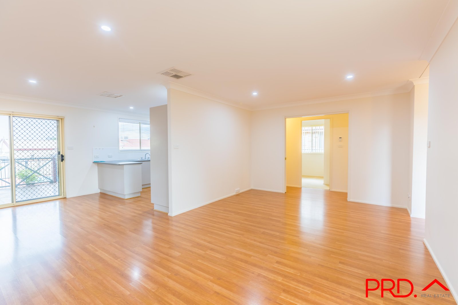 5 Giles Place TAMWORTH 4