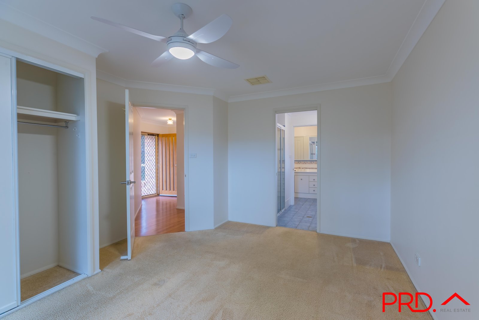 5 Giles Place TAMWORTH 13