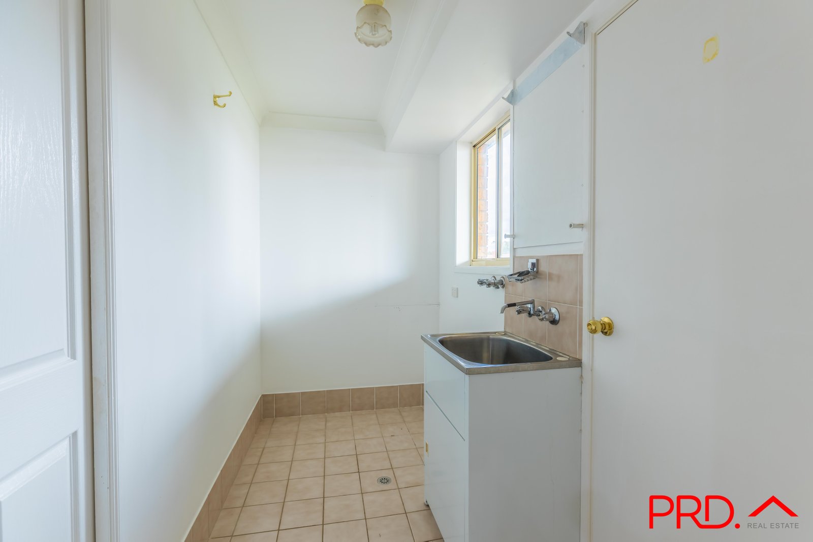 5 Giles Place TAMWORTH 18