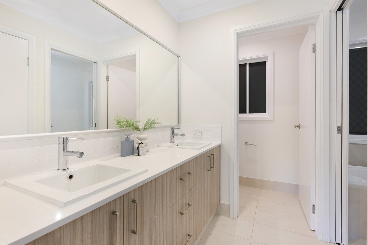 5 Golden Grove Boulevard Reedy Creek 19