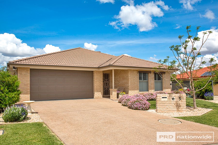 5 Gregory Close TAMWORTH 1