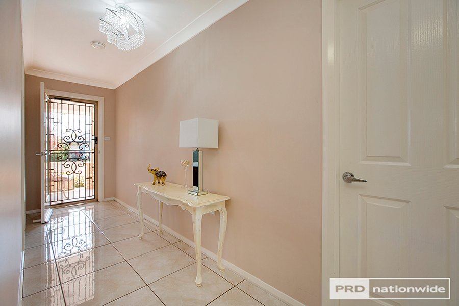 5 Gregory Close TAMWORTH 3