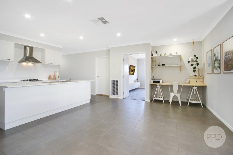 5 Gurney Crescent WODONGA 4