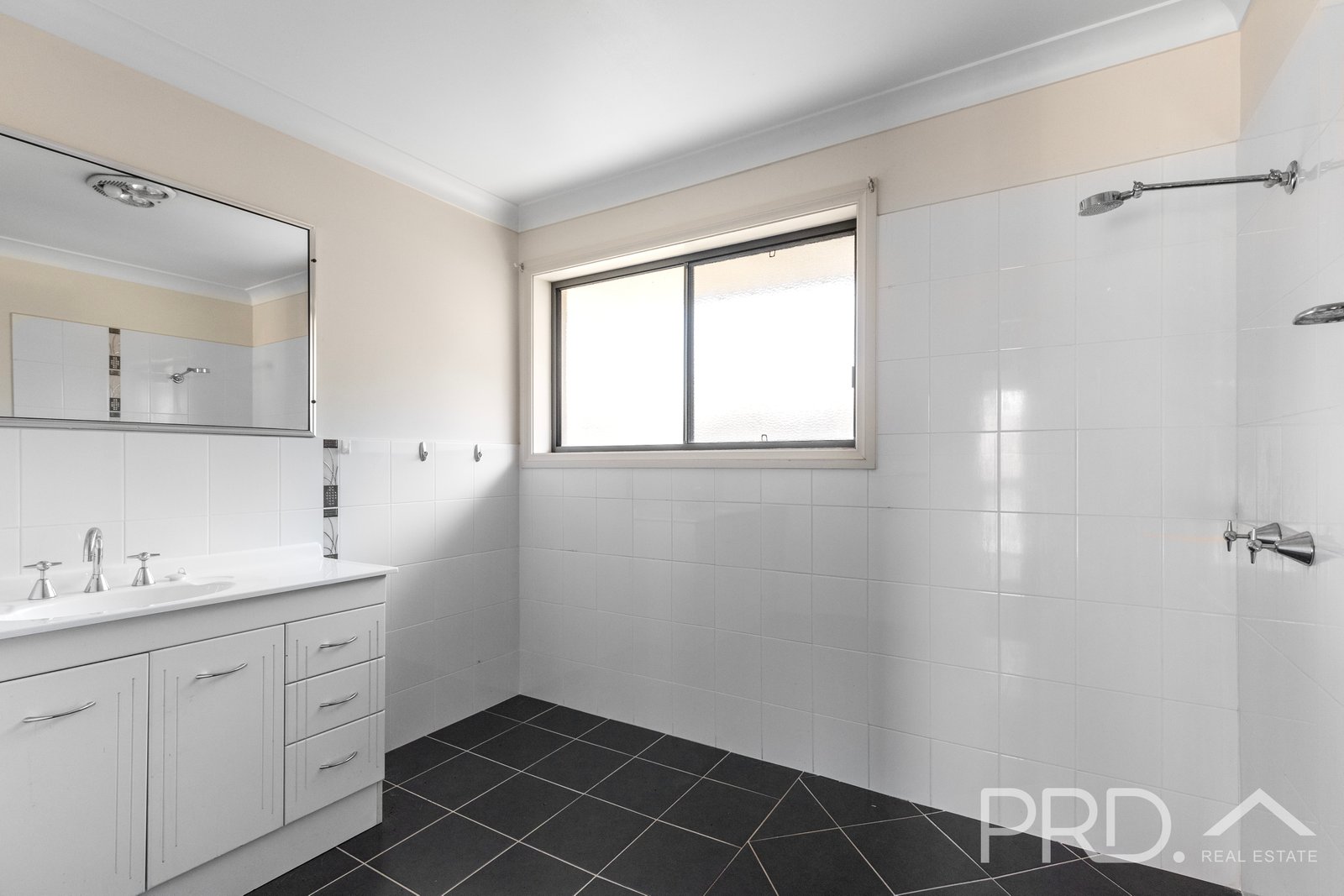 5 Harris Street TUMUT 11
