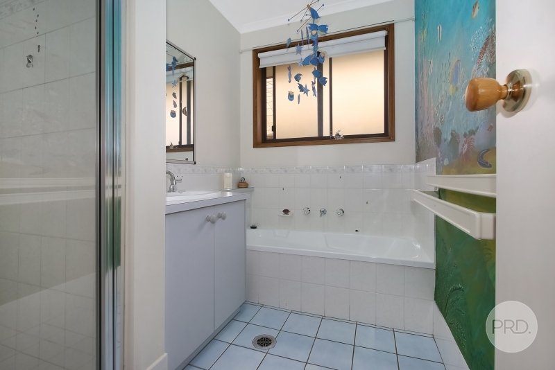 5 Hauteville Street THURGOONA 6