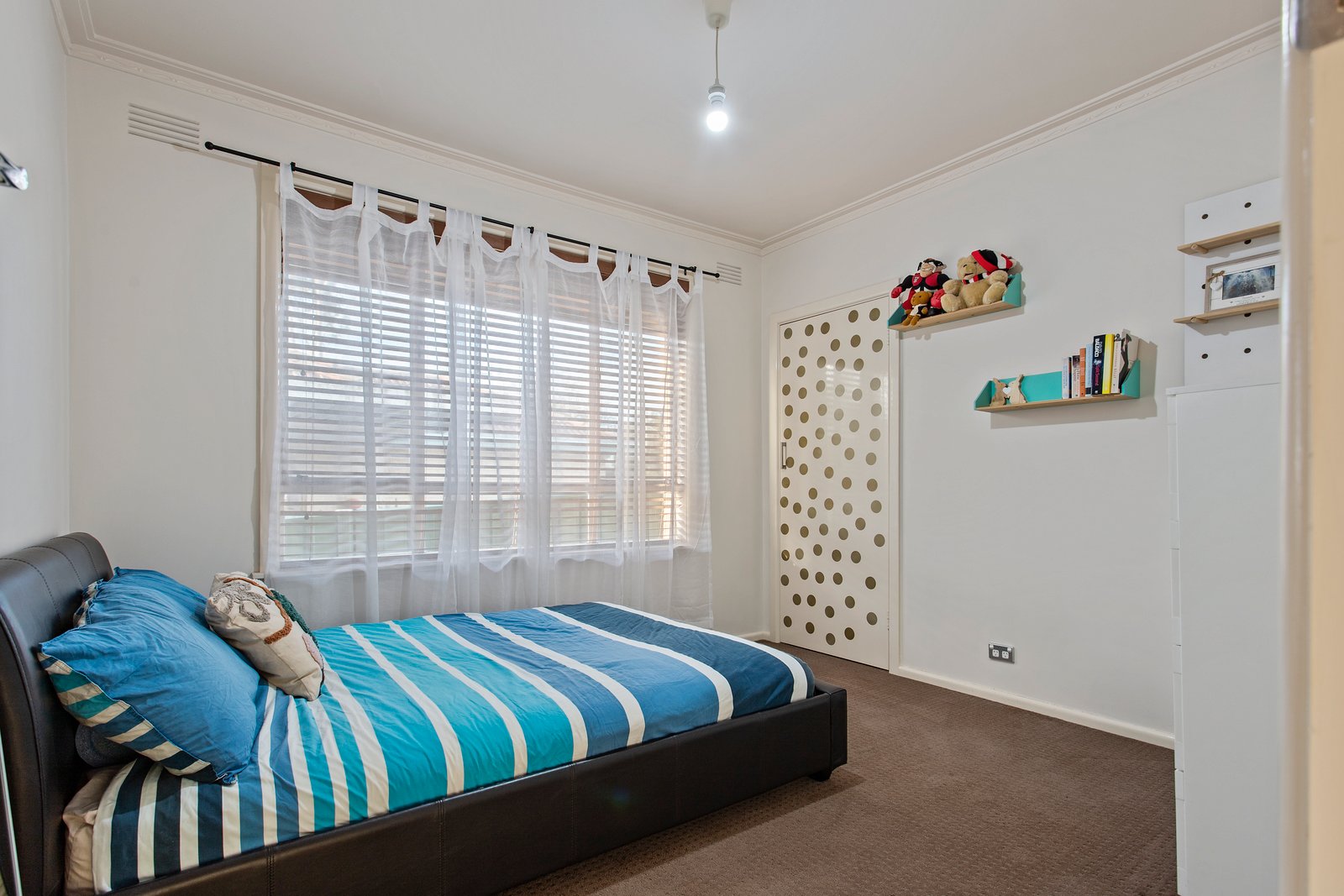 5 Hewitt Avenue KENNINGTON 9