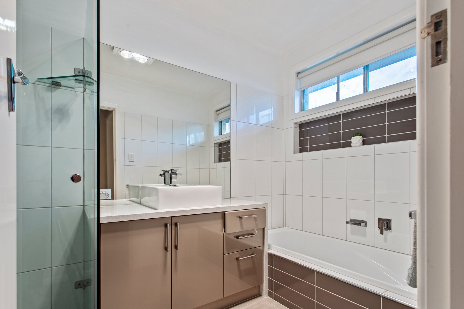 5 Hewitt Avenue KENNINGTON 11