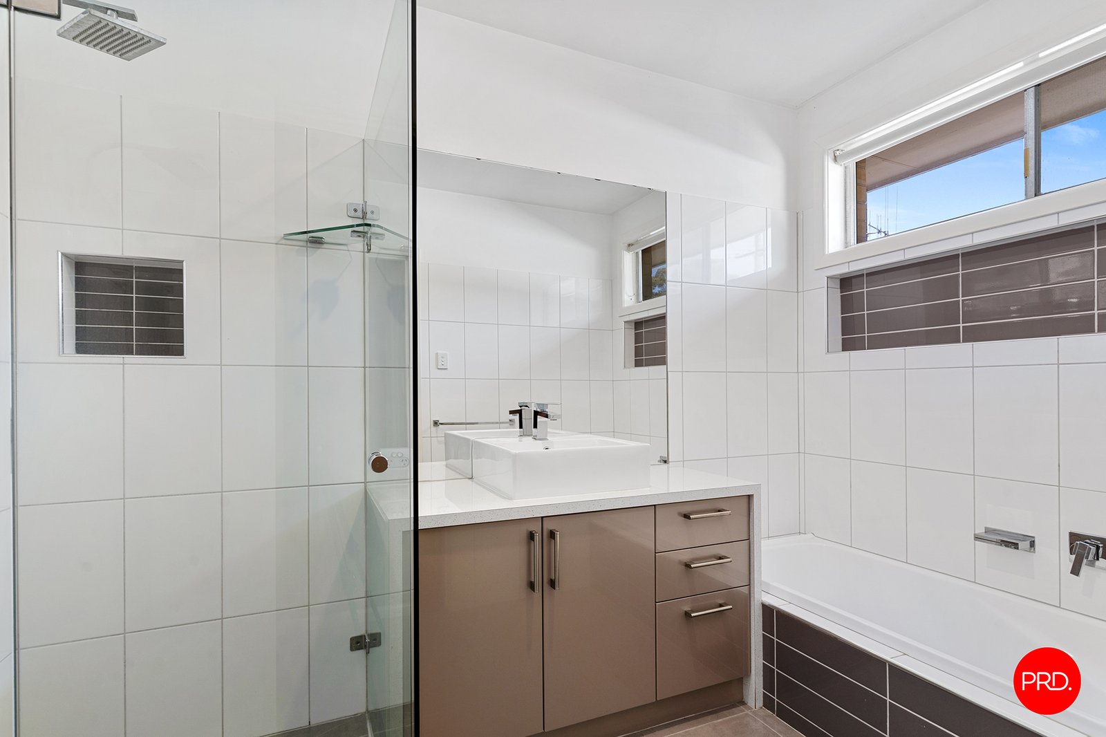 5 Hewitt Avenue KENNINGTON 9