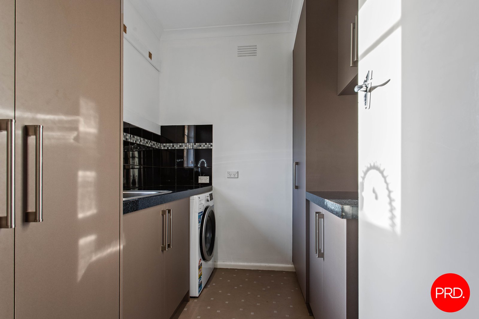 5 Hewitt Avenue KENNINGTON 10