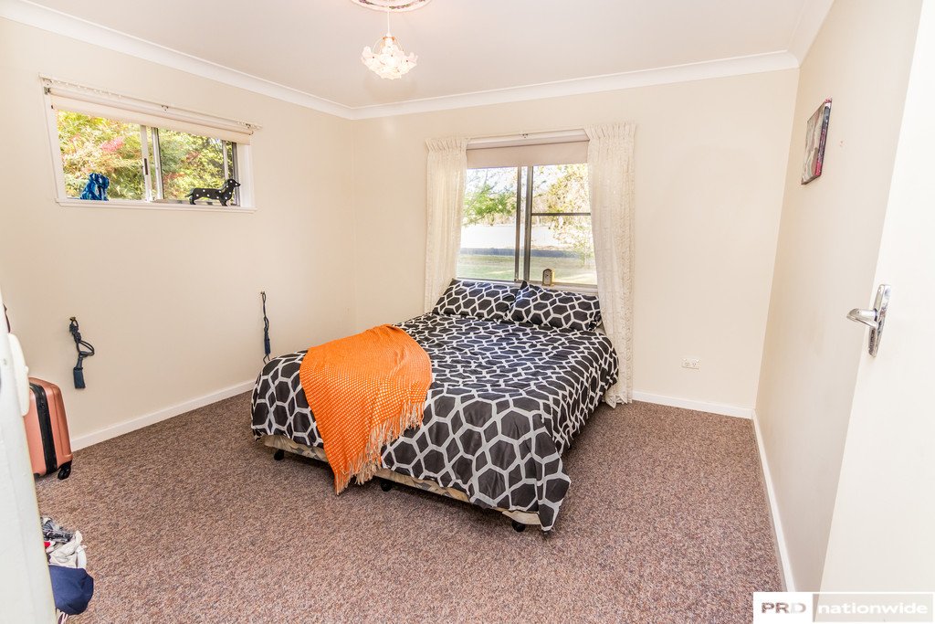 5 Holroyd Street TAMWORTH 12