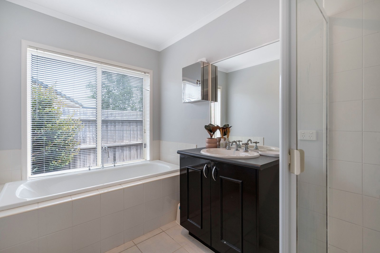 Real Estate and Property in 5 Hyperno Court, New Gisborne, VIC