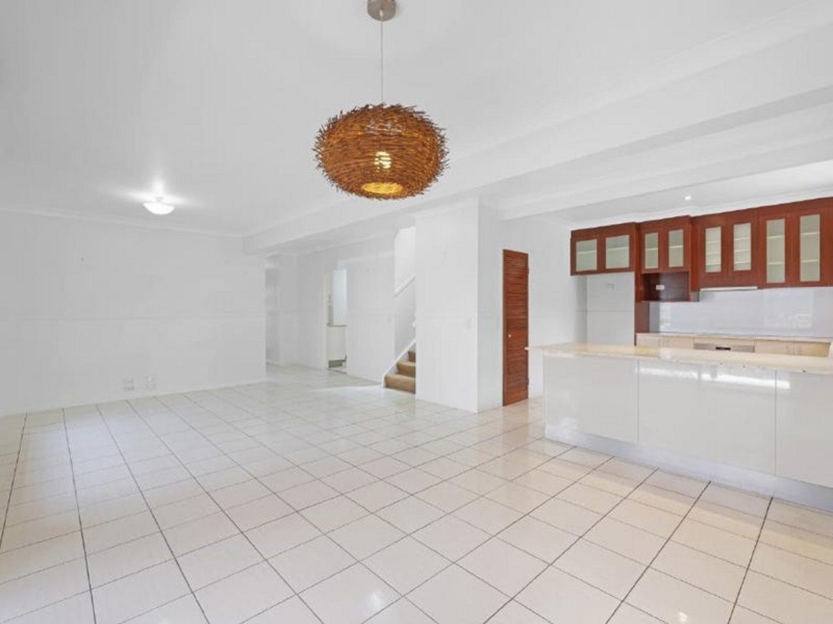 5 Hythe Street MIAMI 4