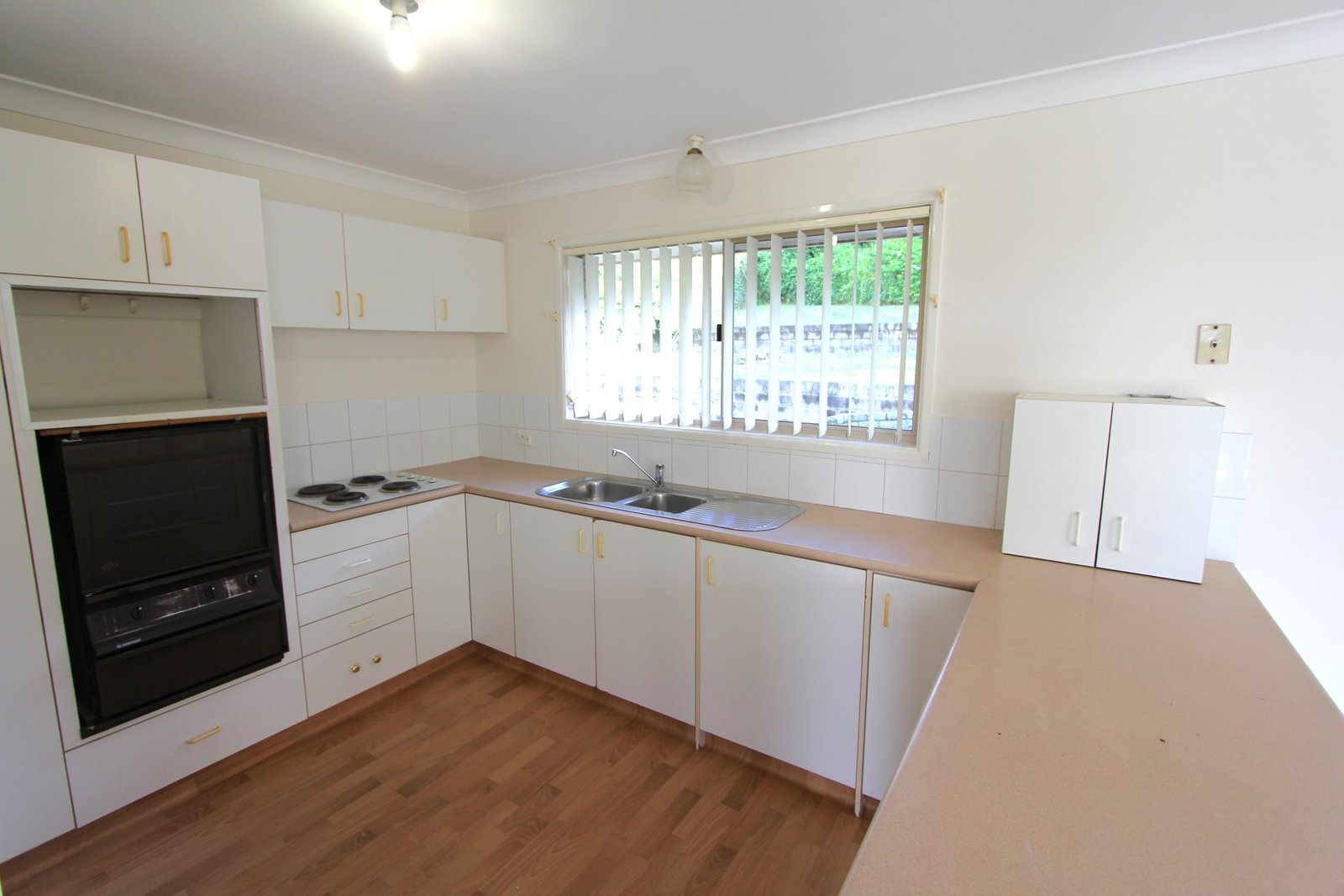 5 Jancoon Court CARRARA 4