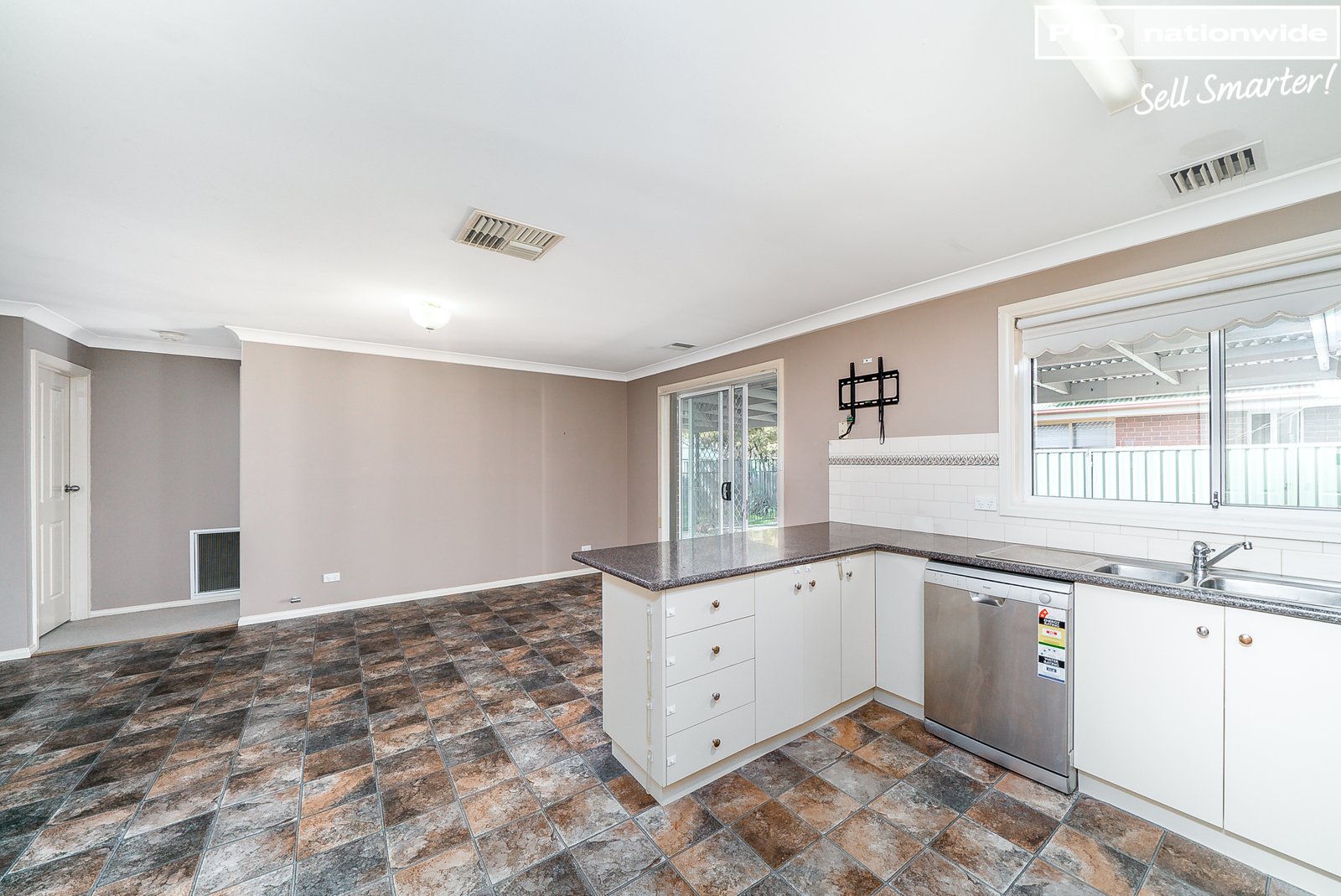 5 Jarrah Place GLENFIELD PARK 8