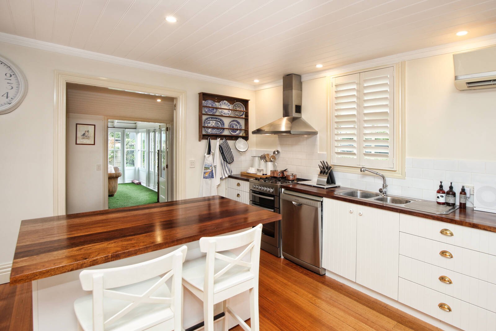 Real Estate and Property in 5 Jeffreys Street, Woodend, VIC