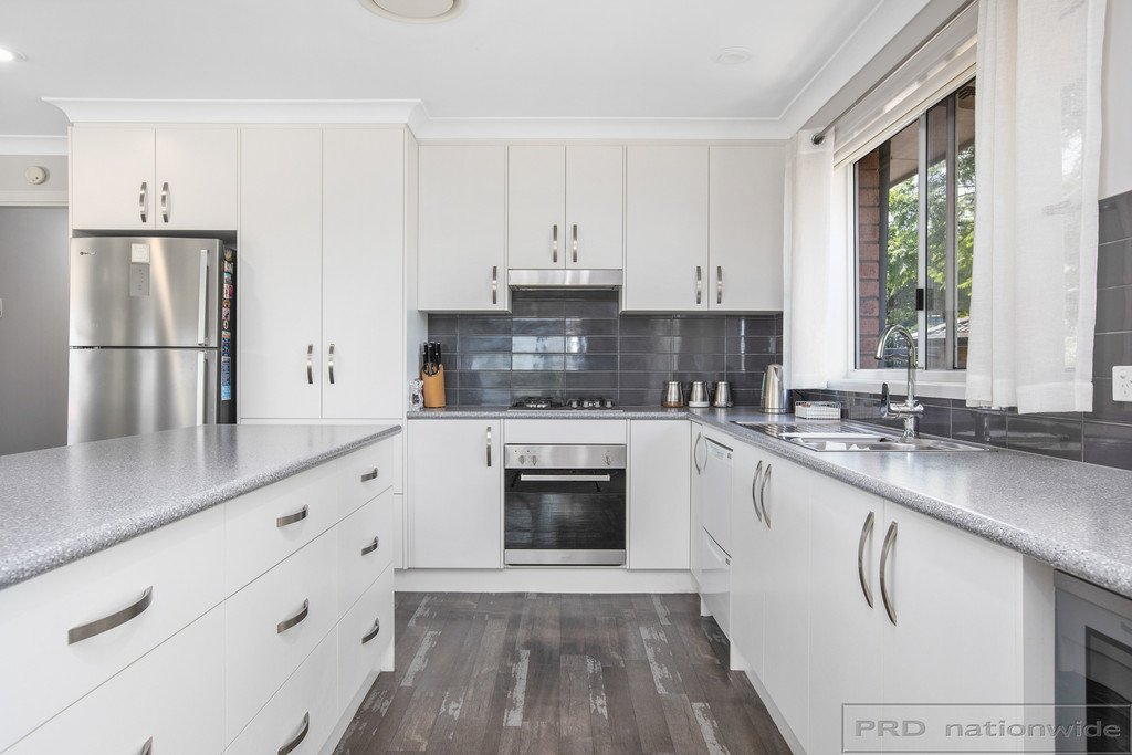 5 Jodi Close TENAMBIT 12