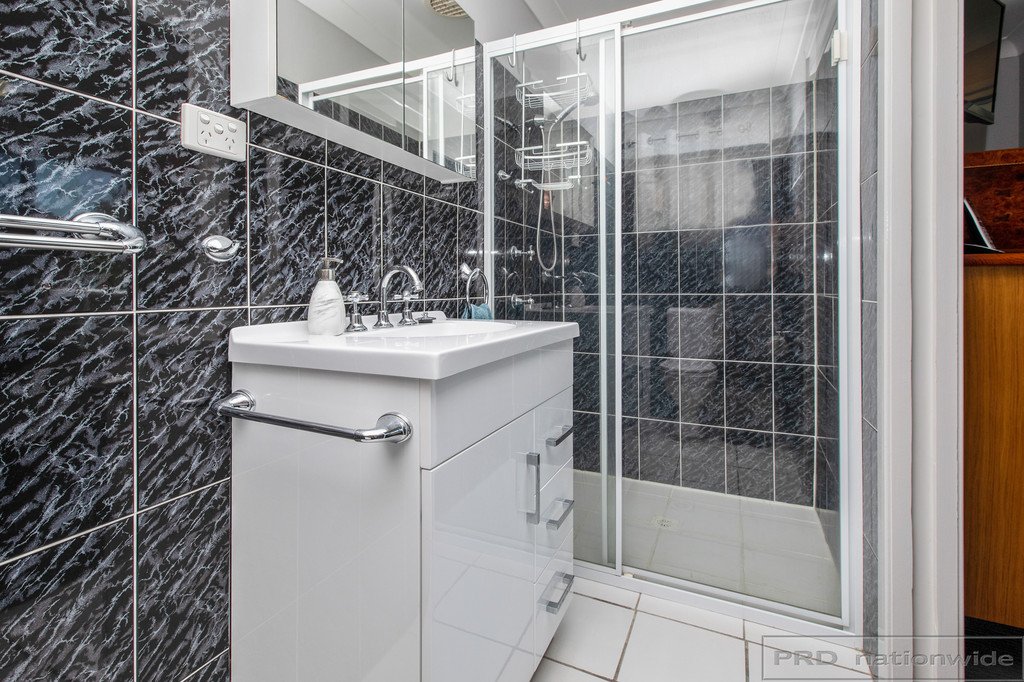 5 Jodi Close TENAMBIT 14