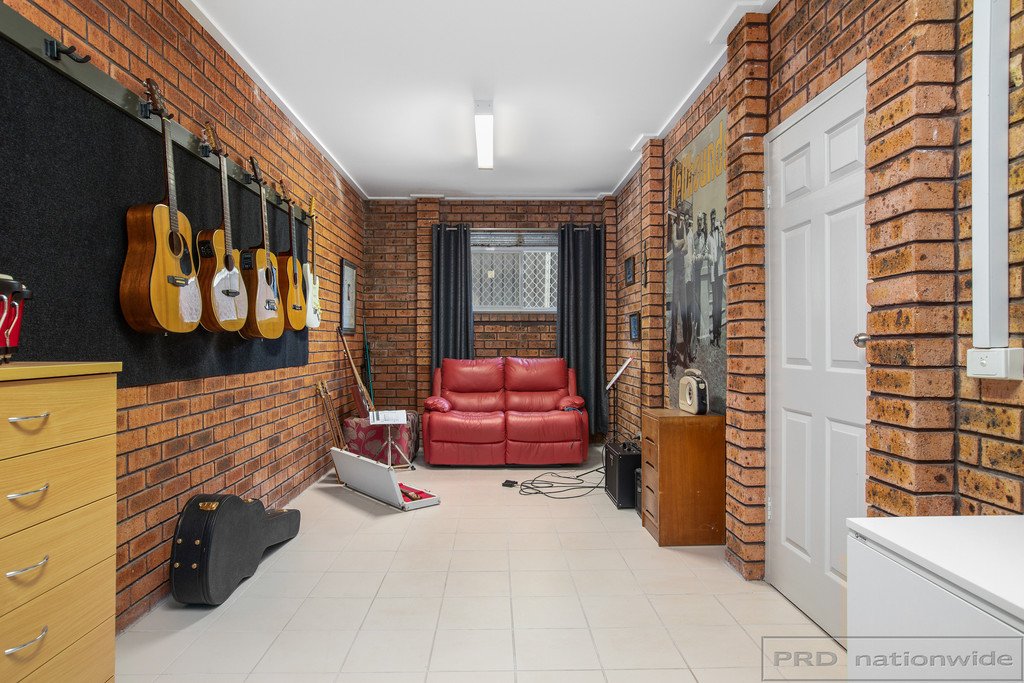 5 Jodi Close TENAMBIT 19