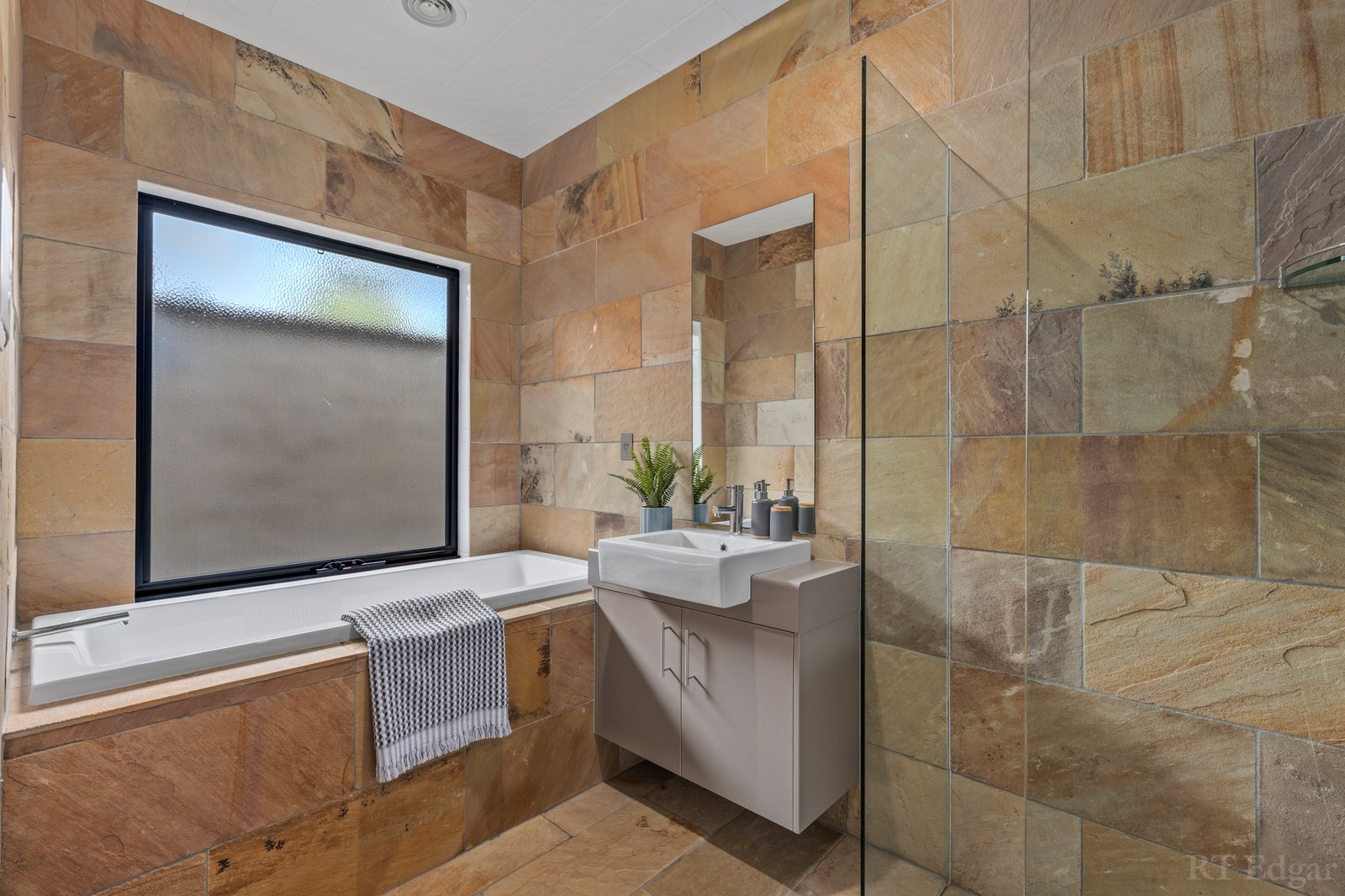 Real Estate and Property in 5 Kenton Court, Ocean Grove, VIC