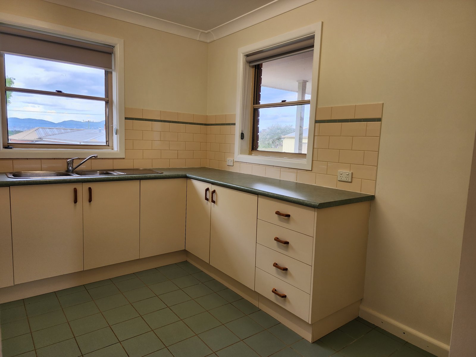 5 Kiandra Drive TUMUT 6