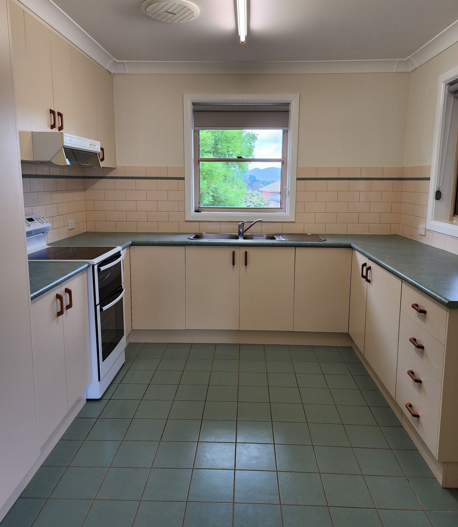 5 Kiandra Drive TUMUT 4
