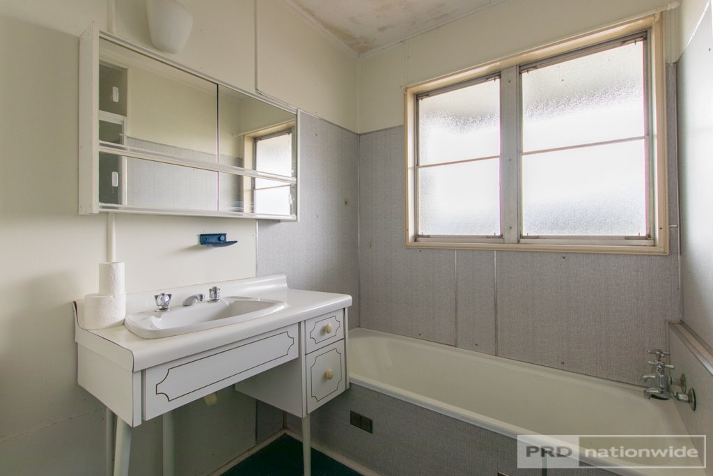 5 Kinred Street TUMUT 8