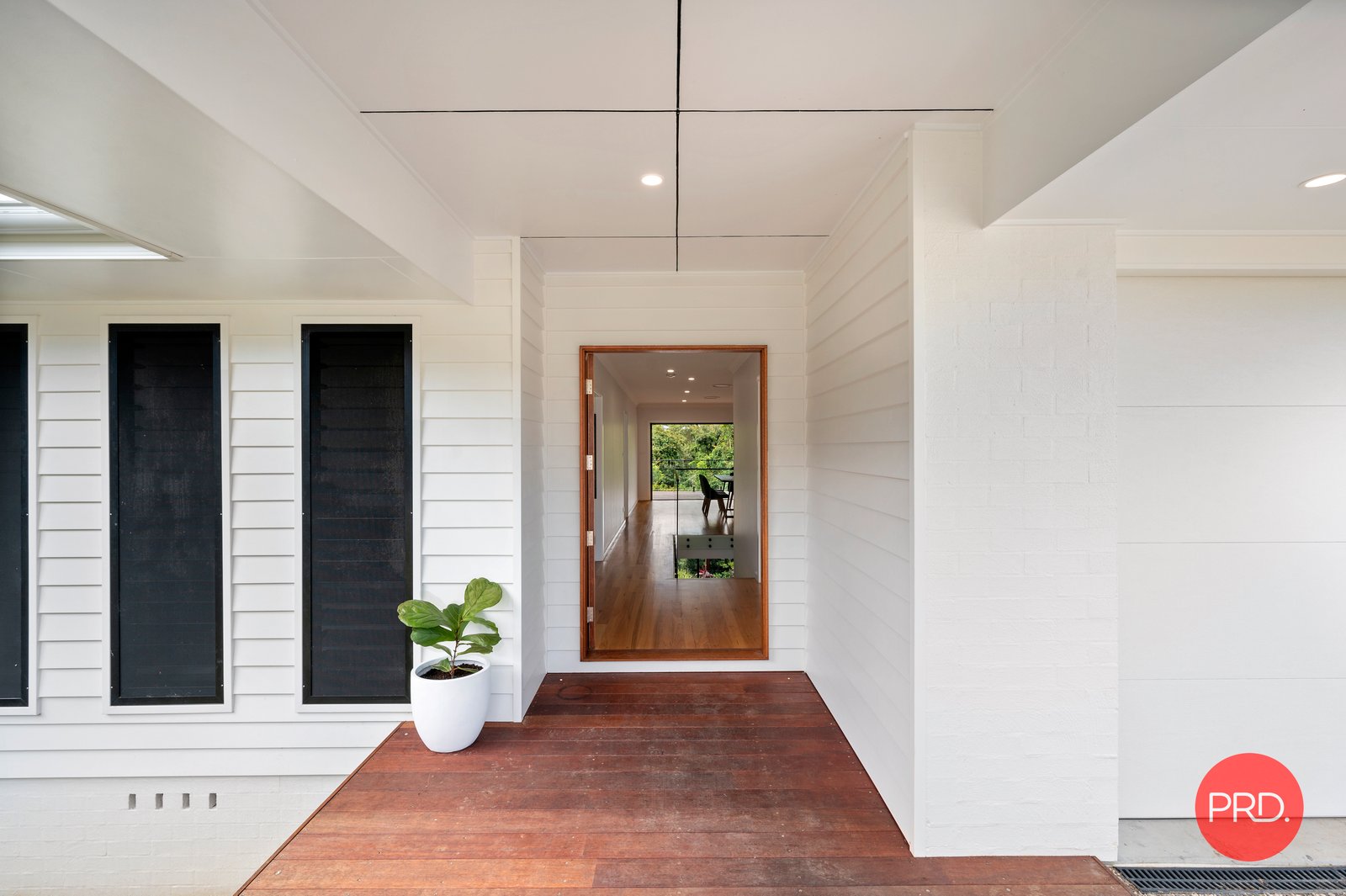 5 Knoll Place COFFS HARBOUR 2