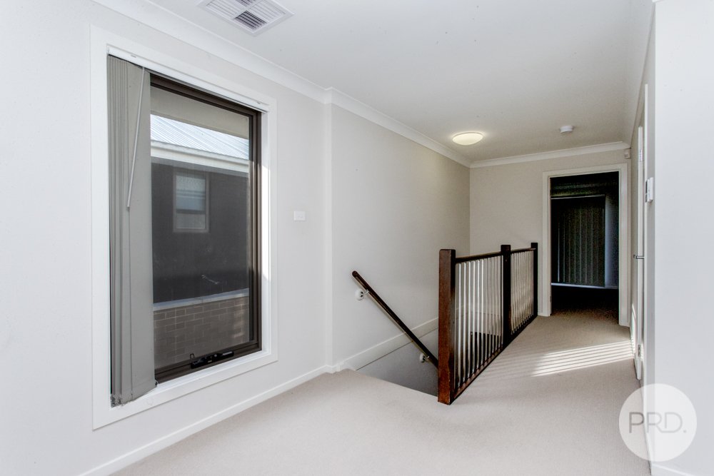 5 Lakeside Parade JORDAN SPRINGS 19