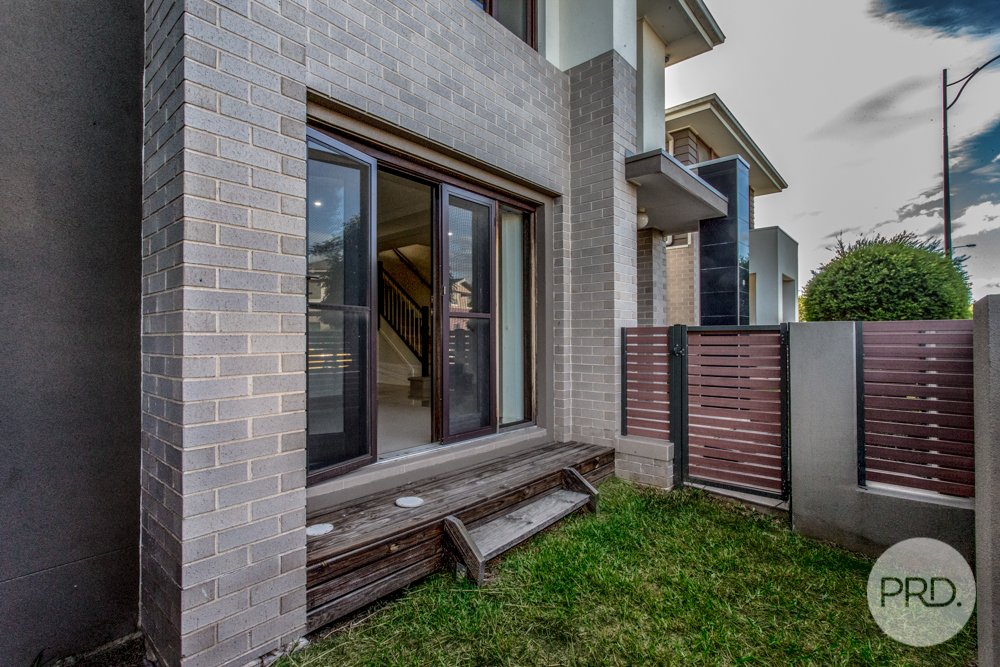 5 Lakeside Parade JORDAN SPRINGS 22