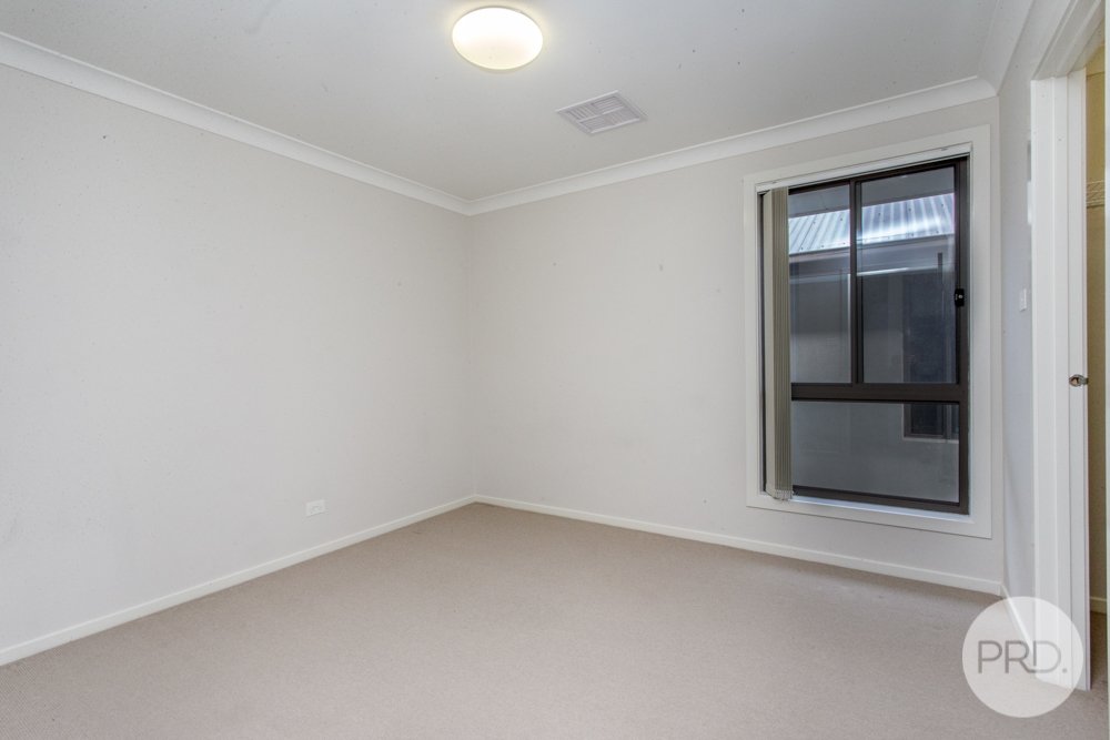 5 Lakeside Parade JORDAN SPRINGS 15