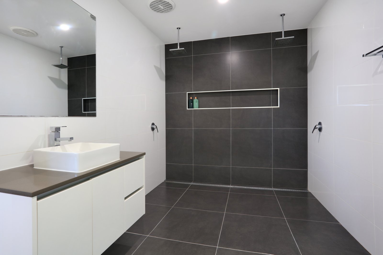 5 Longueville Court ROBINA 9