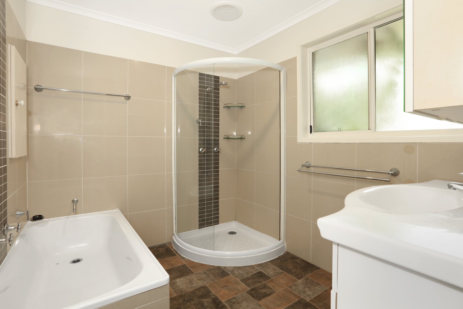 5 Longueville Court ROBINA 16