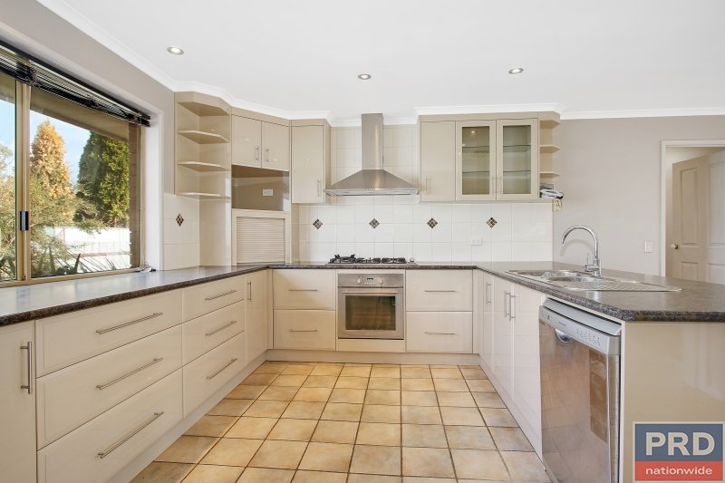 5 Marian Way LAVINGTON 3