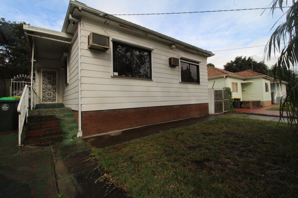 5 Martin Street ROSELANDS 9