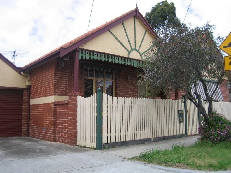 Photos: 5 McCubbin Street